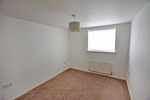 2 bedroom apartment to rent, Hampton Court Way, Widnes, WA8 3EF