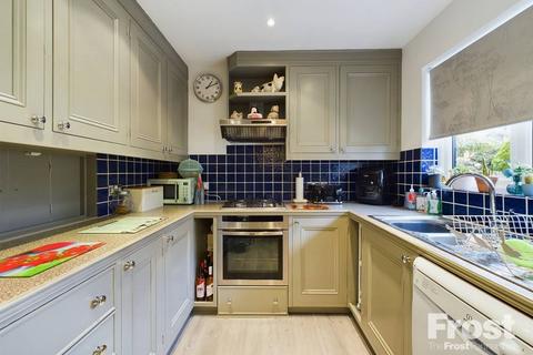 68 Foxwood Close, Feltham, TW13 7DL