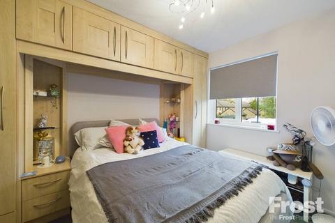 68 Foxwood Close, Feltham, TW13 7DL