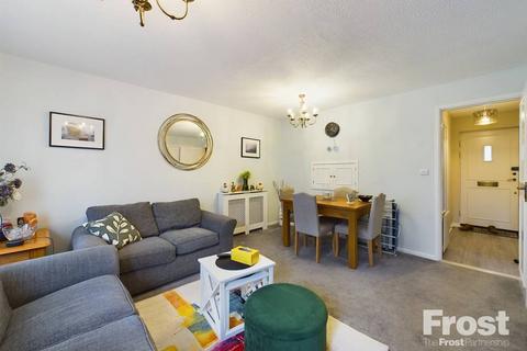 68 Foxwood Close, Feltham, TW13 7DL