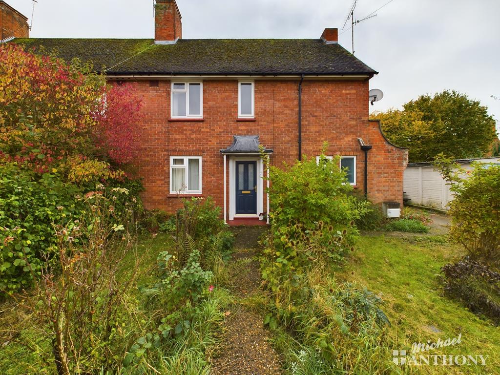 Montague Road, Aylesbury, Buckinghamshire 3 bed semidetached house for