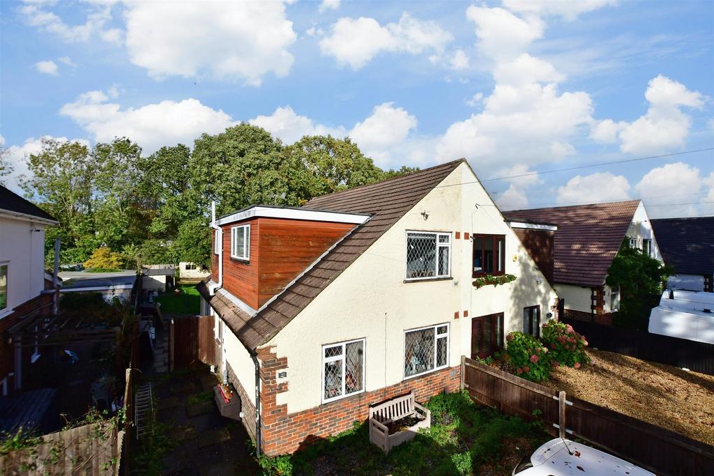 Haroldslea Drive, Horley, Surrey 3 bed semidetached house for sale £