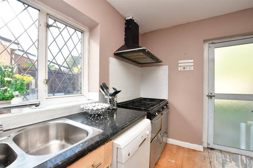 Haroldslea Drive, Horley, Surrey 3 bed semidetached house for sale £