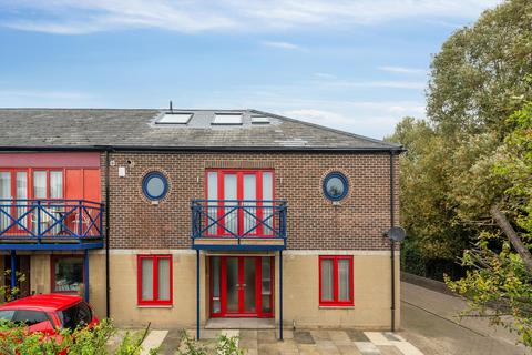 28 Benson Quay, London, E1W 3TR