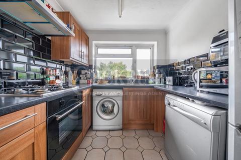 28 Model Farm Close, London, SE9 4DR