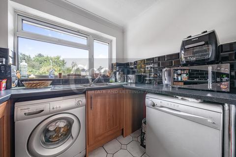 28 Model Farm Close, London, SE9 4DR