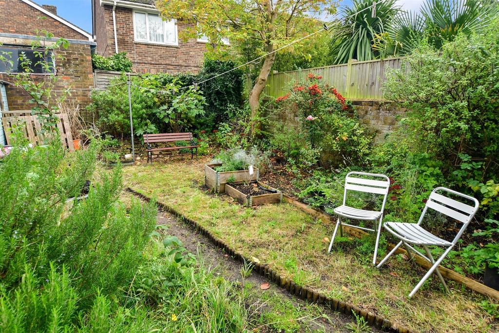 Valencia Road, Worthing, West Sussex 2 bed ground floor flat for sale