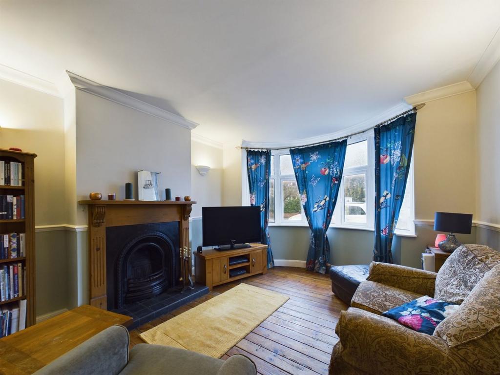 Bush Hill, The Headlands, Northampton NN3 2PD 3 bed semidetached house