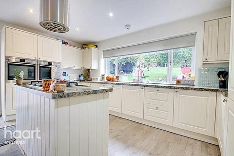 48 Gravesend Road, Rochester, ME2 3PJ