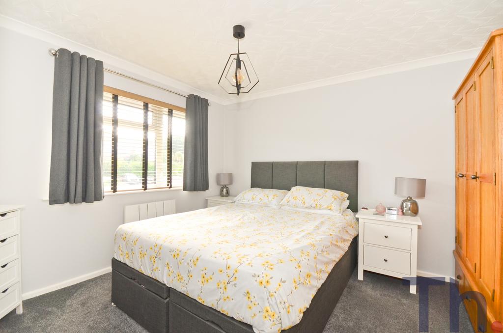 Bedroom 1.JPG