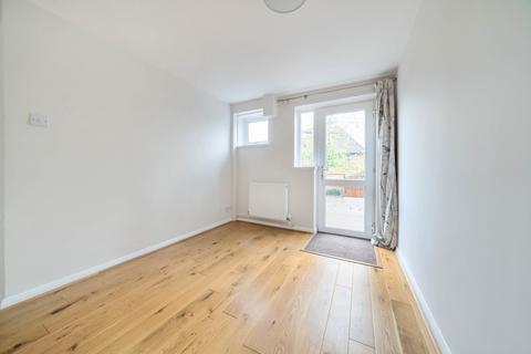 3 bedroom terraced house to rent, Hilgay, Guildford, Surrey, GU1