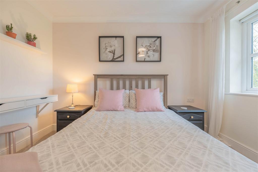 Greater Horseshoe Way, Fareham PO17 2 bed terraced house for sale £