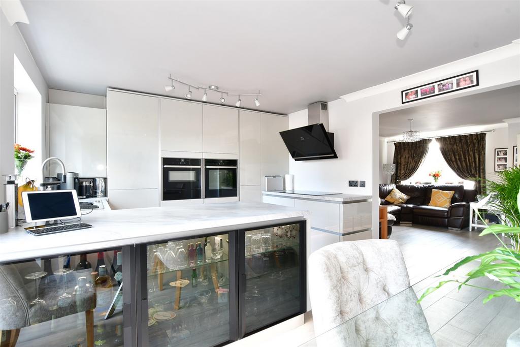 Kitchen/Dining Area