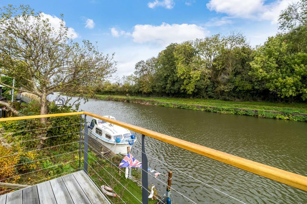 Purton, Berkeley, Gloucestershire, GL13 3 bed terraced house for sale