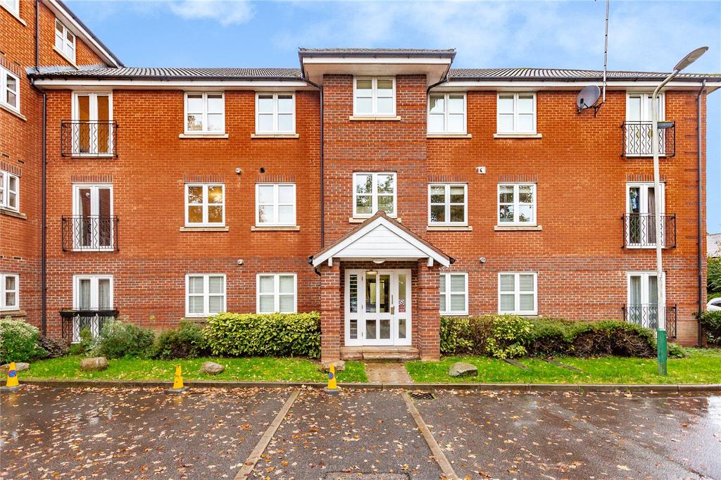 College Court, 3 Scholars Way, Romford, Essex, RM2 2 bed apartment for