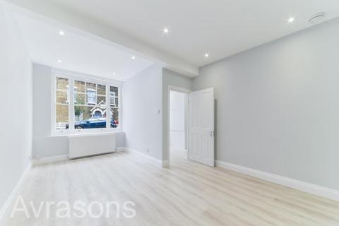 3 bedroom terraced house to rent, Tyneham Road, Clapham Junction