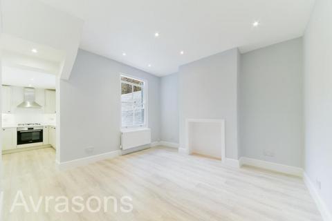 3 bedroom terraced house to rent, Tyneham Road, Clapham Junction