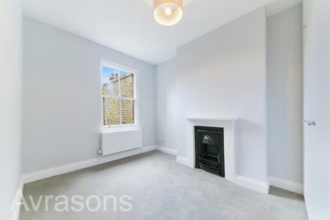 3 bedroom terraced house to rent, Tyneham Road, Clapham Junction