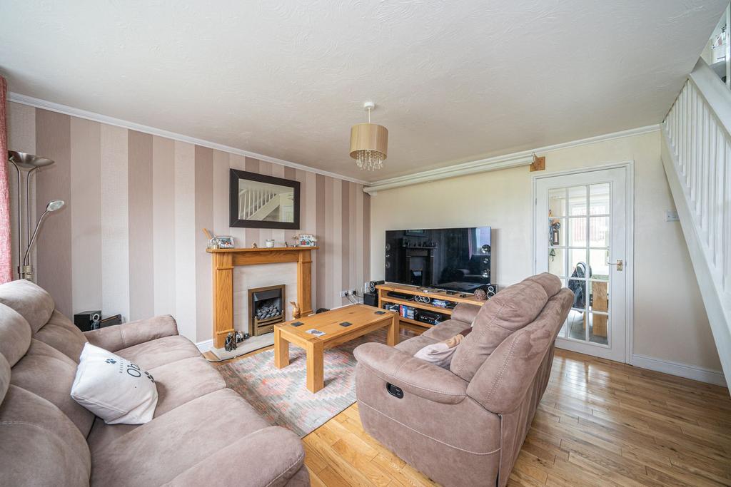 Jenny Field Drive, Harrogate, HG3 3 bed semidetached house £995 pcm