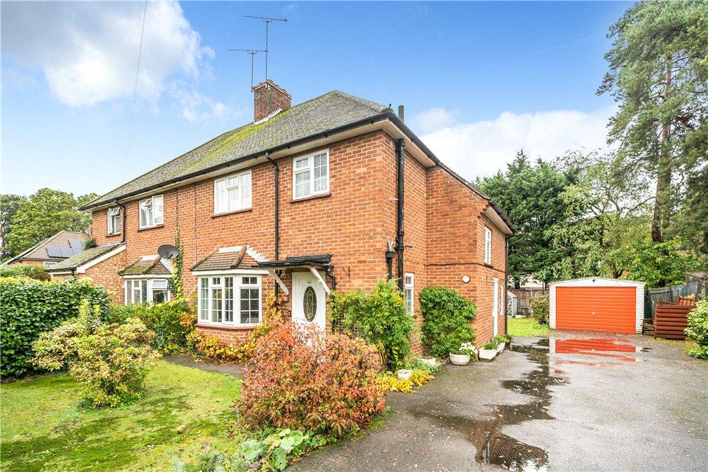 Fleet, Hampshire GU51 3 bed semidetached house for sale £455,000