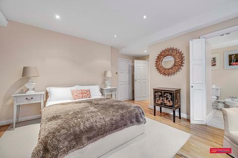 4 bedroom apartment to rent, Green Street Mayfair W1K
