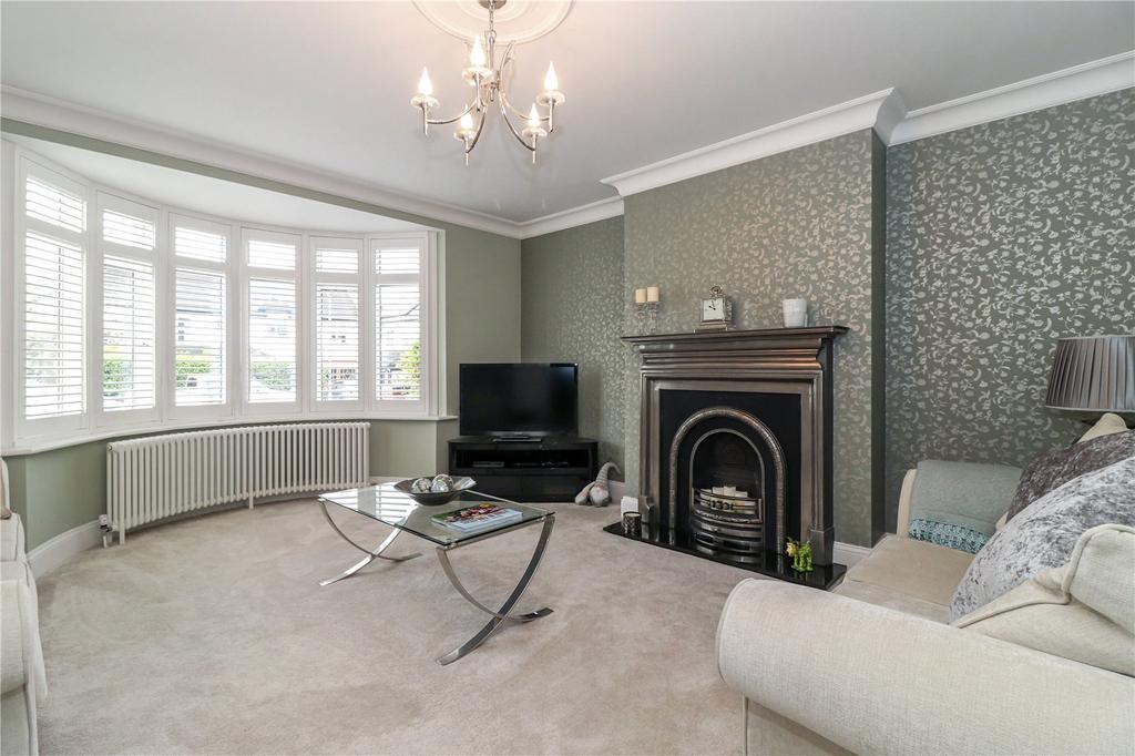 Devereux Drive, Cassiobury, Watford, Herts, WD17 5 bed detached house