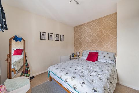 2 bedroom flat for sale, Dib Lane, Oakwood, Leeds, LS8