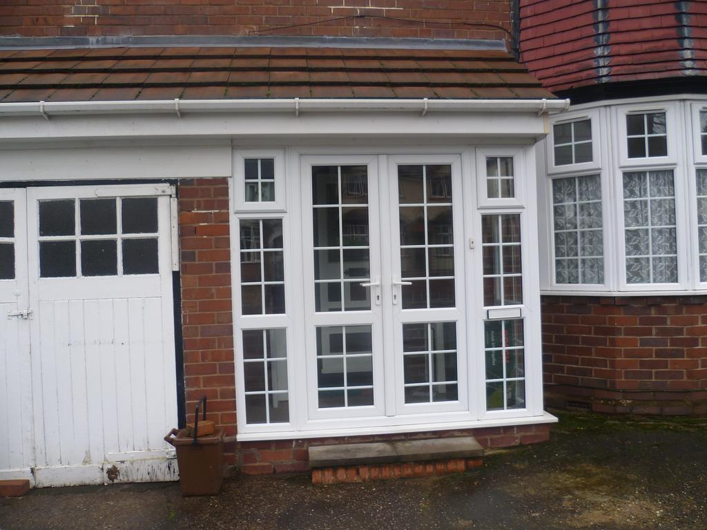 Kiniths Way, West Bromwich, Sandwell... 4 bed semidetached house £