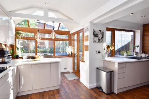 154 Bevendean Crescent, Brighton, BN2 4RD