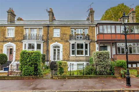 9b Prittlewell Square, Southend-on-sea, SS1 1DW