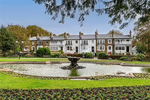 9b Prittlewell Square, Southend-on-sea, SS1 1DW