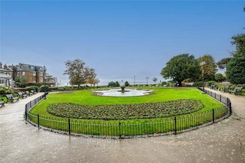 9b Prittlewell Square, Southend-on-sea, SS1 1DW