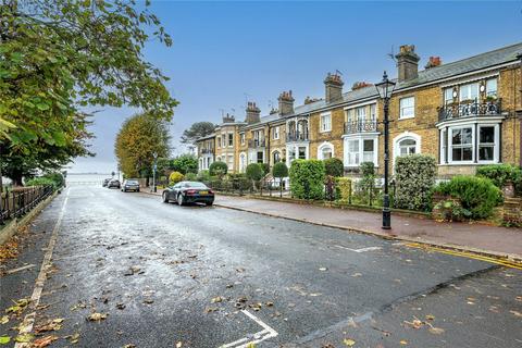 9b Prittlewell Square, Southend-on-sea, SS1 1DW