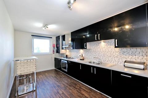 2 bedroom flat to rent, Baker Road, Aberdeen, AB24