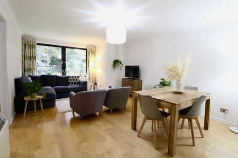 3 bedroom flat to rent, Craigieburn Park, First Floor Flat, AB15