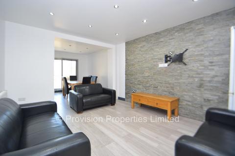 5 bedroom terraced house to rent, Mayville Road, Hyde Park LS6