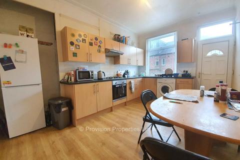 4 bedroom terraced house to rent, Walmsley Road, Hyde Park LS6