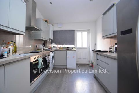 7 bedroom terraced house to rent - Cardigan Road, Hyde Park LS6