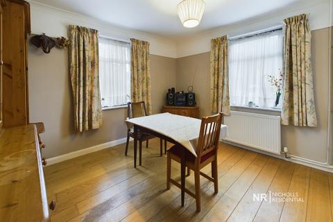 2 Castle Road, Epsom, KT18 7NZ
