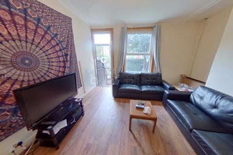 5 bedroom terraced house to rent, 28 Brudenell View, Hyde Park, Leeds LS6