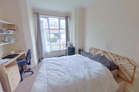 5 bedroom terraced house to rent, 28 Brudenell View, Hyde Park, Leeds LS6