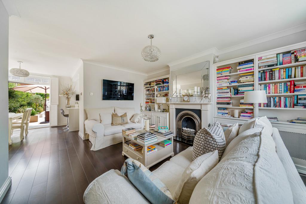 Mulberry Trees, Shepperton, TW17 2 bed house £520,000