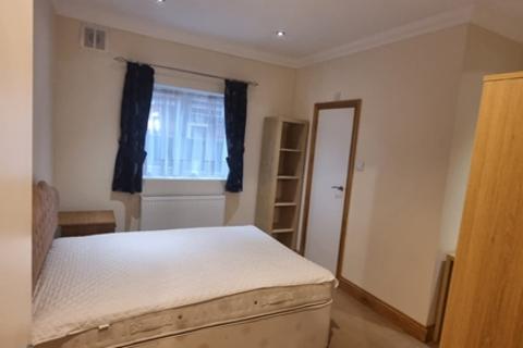 House share to rent - Robinson Road, Colliers Wood, London, SW17
