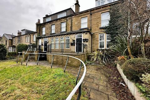 2 bedroom flat to rent, Kirkgate, Shipley, West Yorkshire, BD18