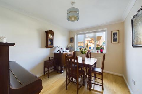17 Blounts Drive, Uttoxeter, ST14 8TQ