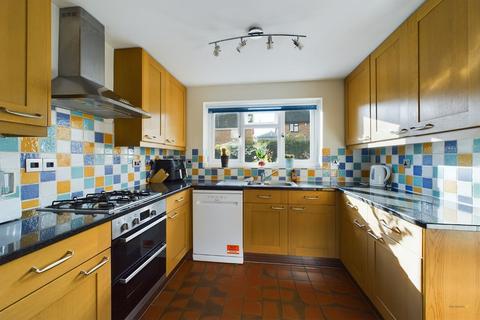 17 Blounts Drive, Uttoxeter, ST14 8TQ