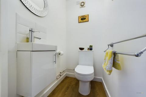 17 Blounts Drive, Uttoxeter, ST14 8TQ