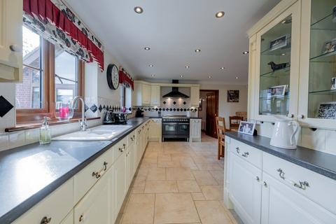 5 bedroom detached house for sale, Scarning