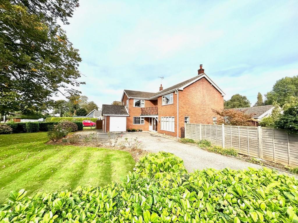 Bell Lane, Moulton 4 bed detached house for sale £425,000