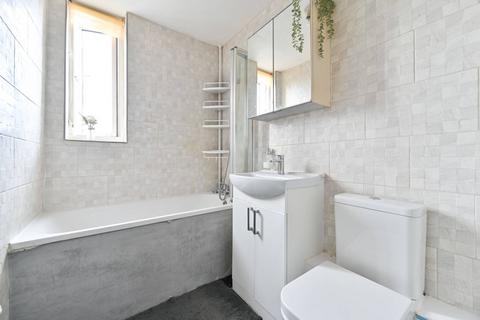 154 Woolstaplers Way, London, SE16 3UR